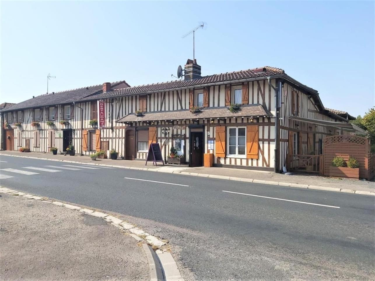 Chatelraould-Saint-Louvent La Petite Auberge מראה חיצוני תמונה